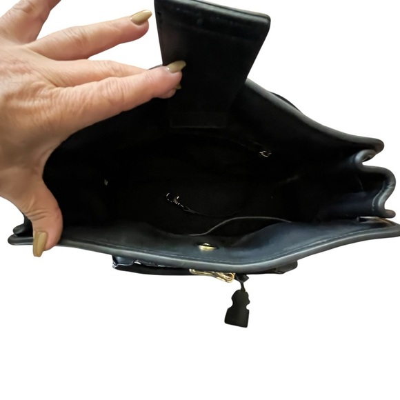 Michael Kors Hamilton
Satchel Center Quilt Black Gold Lock n Key Purse Handbag - Picture 11 of 16